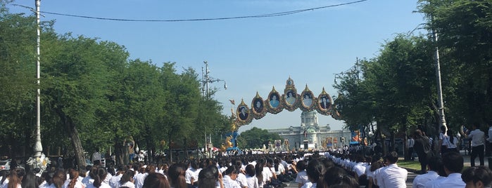King Rama V Statue is one of Orte, die Oo gefallen.