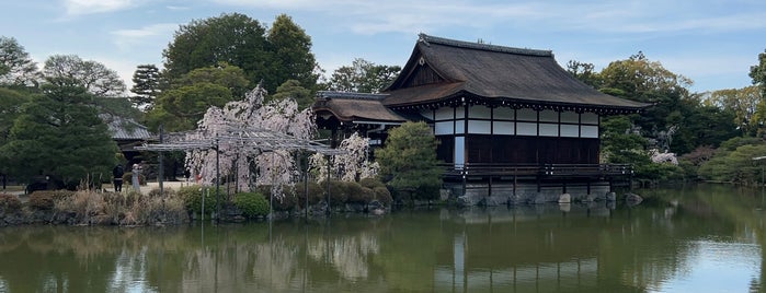 平安神宮神苑 is one of Kyoto Gardens.
