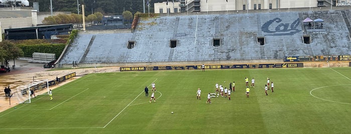 Edwards Stadium is one of Chris'in Beğendiği Mekanlar.