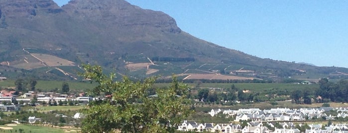 Stellenbosch Square is one of Orte, die LF gefallen.