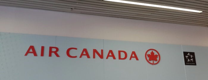 Air Canada is one of สถานที่ที่ Isabel ถูกใจ.