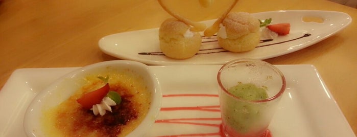 Monkeys Desserts & Café is one of Sutera Cafes.
