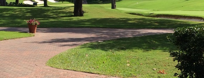 Brook Hollow Golf Club is one of สถานที่ที่ Skip ถูกใจ.