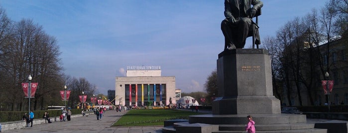 Alexander Griboyedov Monument is one of Posti che sono piaciuti a Sveta.