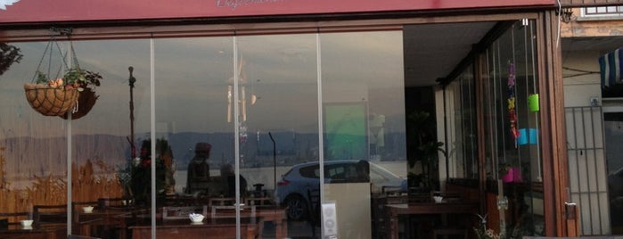Nar Buzul Cafe is one of Locais curtidos por Emel.