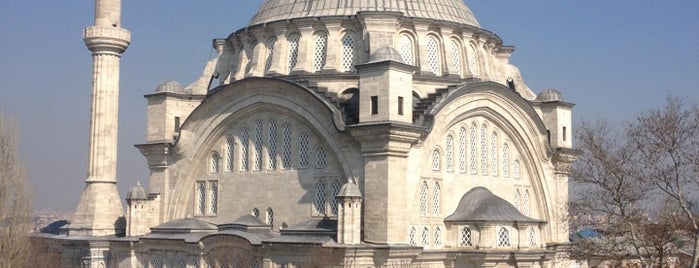 Mesquita de Nuruosmaniye is one of İstanbul.