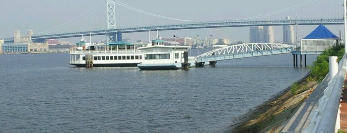 Riverlink Ferry System NJ Side is one of Lieux qui ont plu à Lizzie.