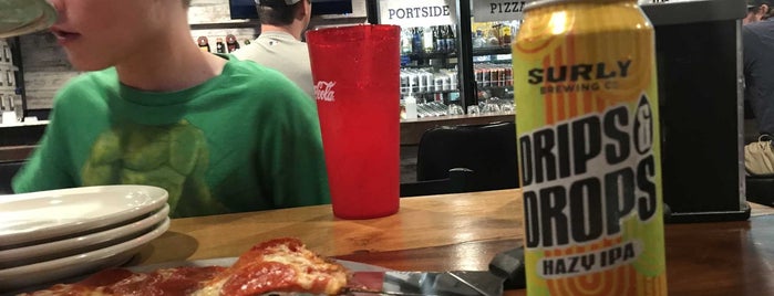 Portside Pizza Pub is one of สถานที่ที่ A ถูกใจ.