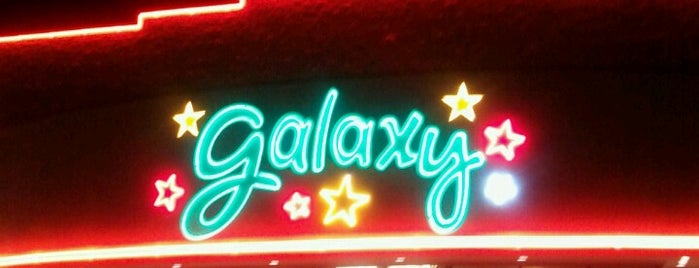 Galaxy 10 Movie Theaters is one of Tempat yang Disukai Amanda.