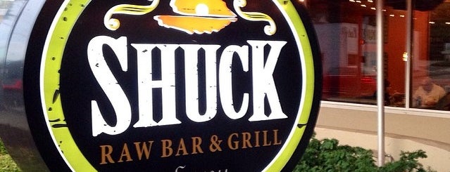 Shuck Raw Bar & Grill is one of Lieux qui ont plu à Paige.