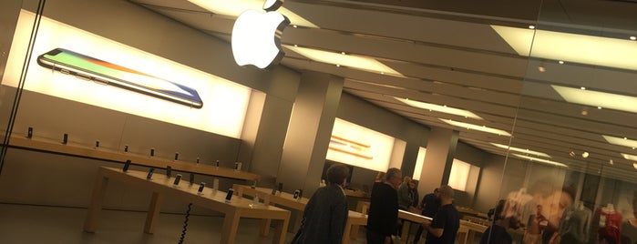 Apple Parly 2 is one of Apple Stores France.