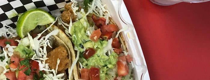 San Diego Tacos To Go is one of Orte, die Will gefallen.