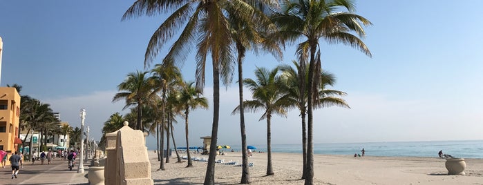 Hollywood Beach is one of Mikeさんのお気に入りスポット.