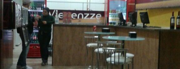 Vienenzze Speciale Pizzeria is one of Sampa.