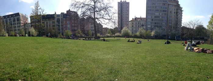 Parc de la Porte de Hal is one of Le Bruxelles de VDB.