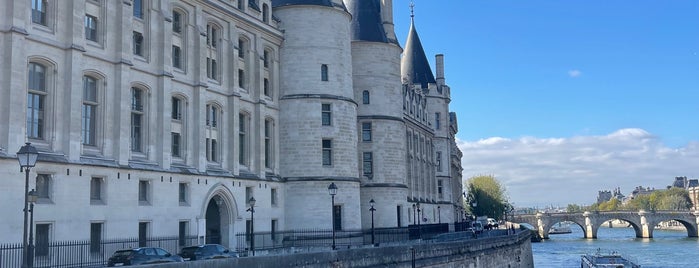 Palais de Justice de Paris is one of Places.