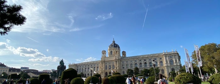 Museumsplatz is one of MQ🇦🇹.
