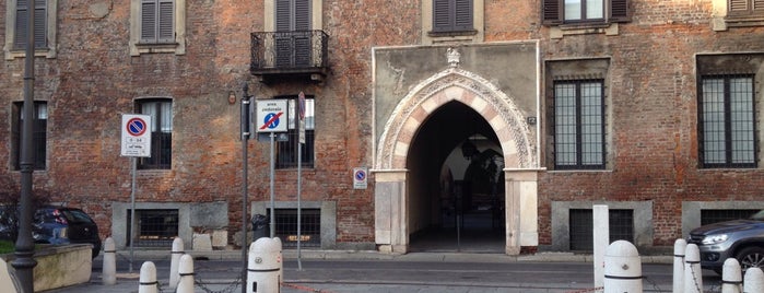 Piazza Borromeo is one of Orte, die Luigi gefallen.