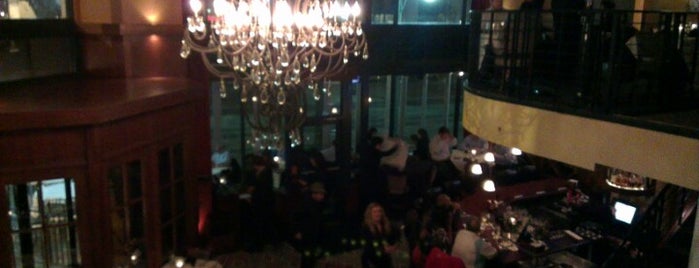 Flight Restaurant and Wine Bar is one of Locais curtidos por Nash.