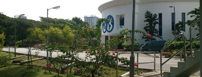 United World College of South East Asia (Dover Campus) is one of สถานที่ที่ MAC ถูกใจ.