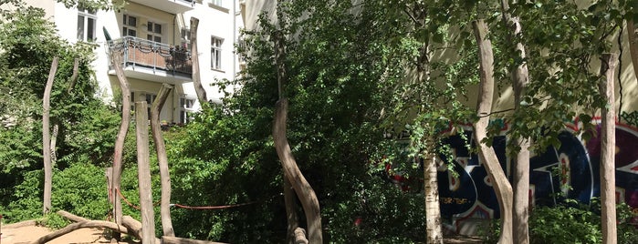 Spielplatz Hiddenseer Straße is one of Spielplatz Berlin.