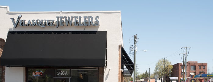 Velasquez Jewelers is one of Locais curtidos por Aaron.