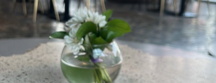 Lily Flowers & Cafe is one of Jawaher 🕊: сохраненные места.