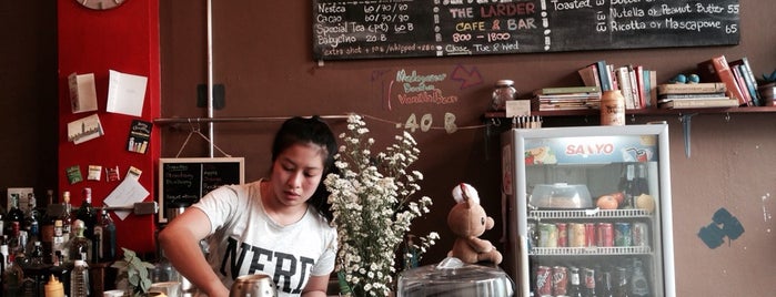 The Larder Cafe and Bar is one of Posti che sono piaciuti a Alissa.