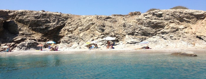 Aligaria Beach is one of Schinoussa & mikres Kyklades best spots.