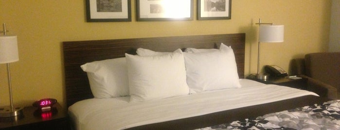 Sleep Inn & Suites is one of Posti che sono piaciuti a Stephen.