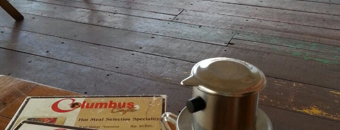 Colombus Cafe is one of Tempat yang Disukai Sie.