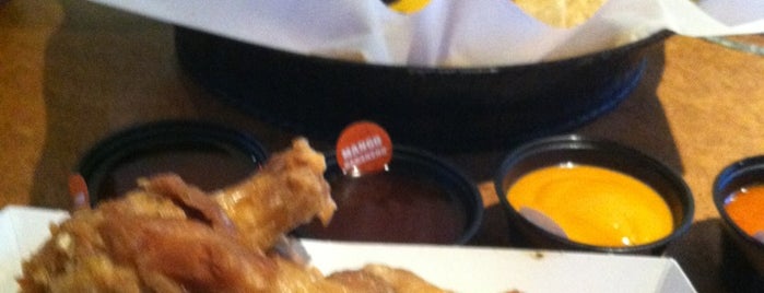 Buffalo Wild Wings is one of Rebeccaさんのお気に入りスポット.