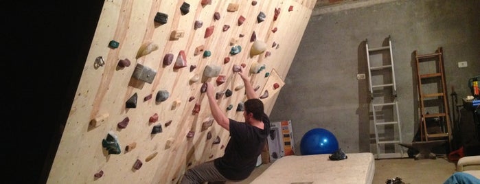 Caminha's Climbing Wall is one of Mauricio’s Liked Places.