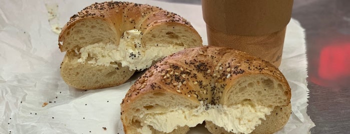 Absolute Bagels is one of Lugares favoritos de Sol.