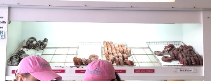 Peter Pan Donut & Pastry Shop is one of Williamsburg.