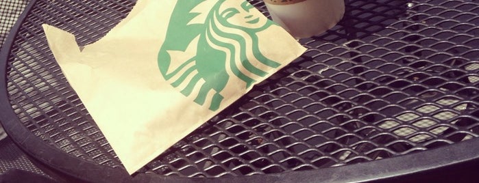 Starbucks is one of Locais curtidos por Alejandro.