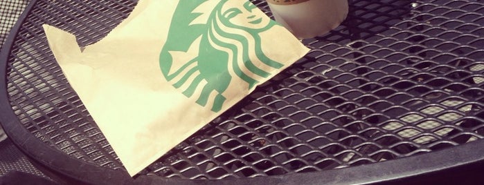 Starbucks is one of Lugares favoritos de Alejandro.