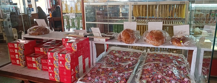 Pastelería y Panadería Huérfanos is one of Lugares con las Mejores Lasagnas en Lima.