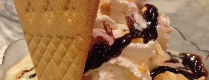 Swensen's Grill & Ice Cream is one of Locais curtidos por Jennifer.