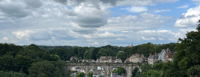 Knaresborough is one of สถานที่ที่ Tone ถูกใจ.