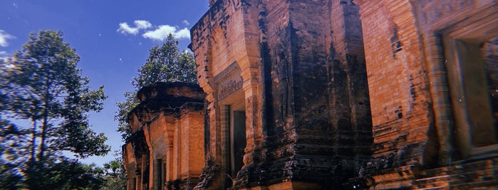 Prasat Kravan is one of KH.