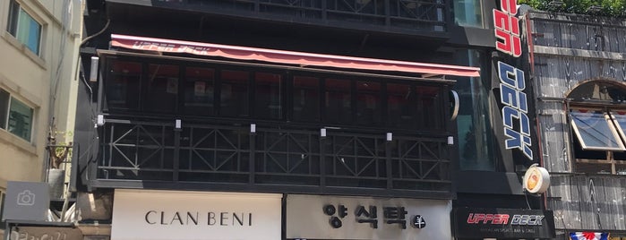 Upper Deck is one of Itaewon bar.