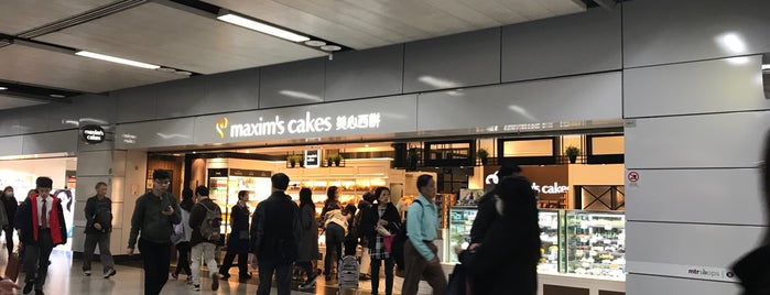 Maxim’s Cakes is one of สถานที่ที่ Cathy ถูกใจ.
