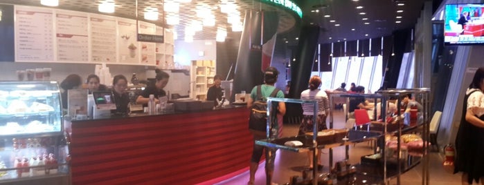 CNN Cafe is one of สถานที่ที่ Shelly ถูกใจ.