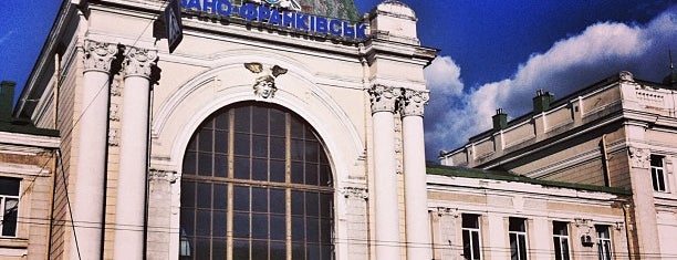 Залізничний вокзал Івано-Франкiвськ / Ivano-Frankivsk Railway station is one of nata'nın Beğendiği Mekanlar.