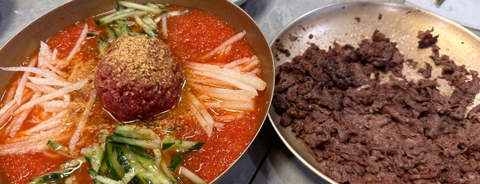 Hamyangjip is one of 한국인이 사랑하는 오래된 한식당 100선.