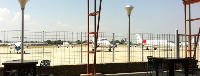 Aerocentro Int. Valencia is one of Tempat yang Disukai Roberto.