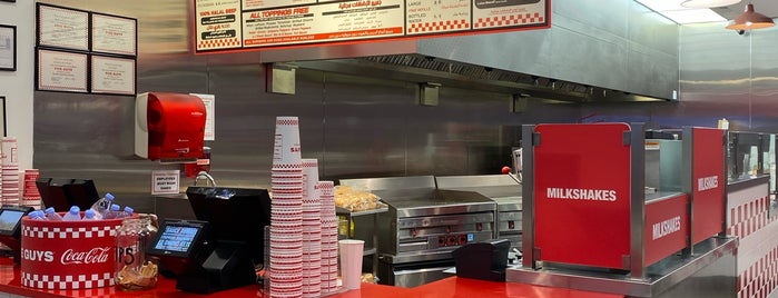 Five Guys is one of Noshinさんのお気に入りスポット.