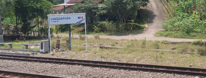 Stasiun Linggapura is one of Train Station Java.