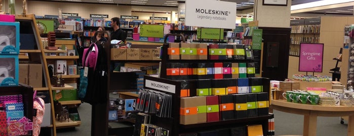 Barnes & Noble is one of Jacob : понравившиеся места.